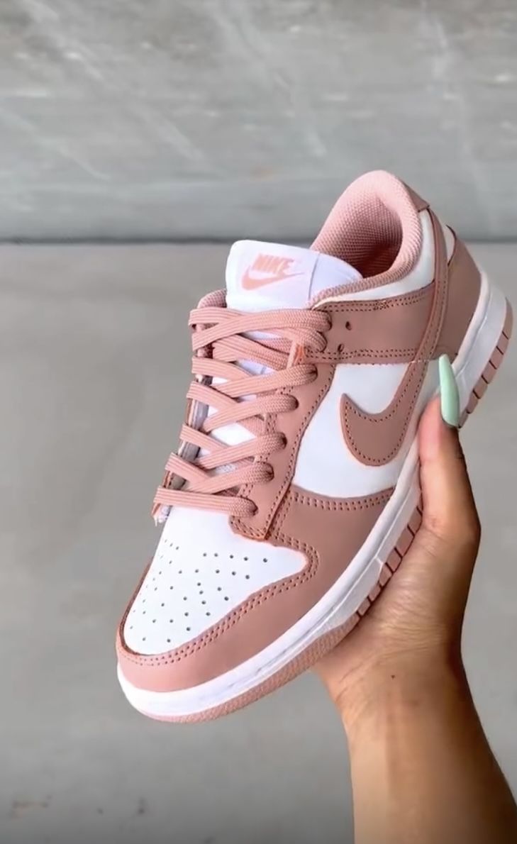 pink nike shoes - Image 2